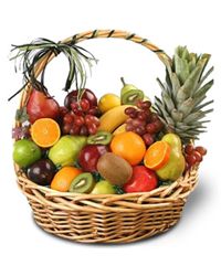 фруктовая корзина с ананасом